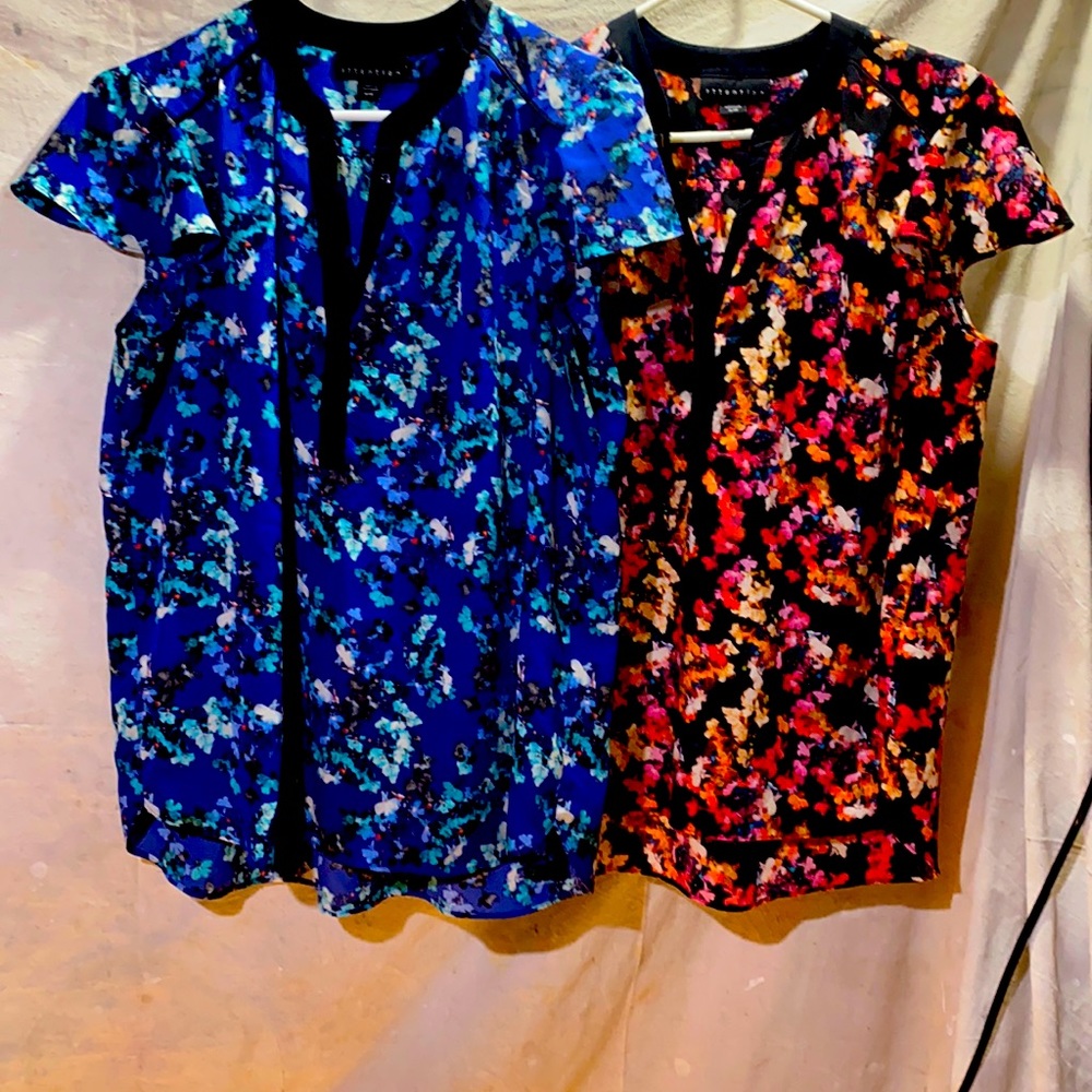2 matching blouses, very comfortable. Cute to match together as two dies